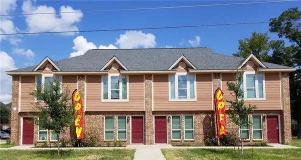 a view of a yard in front of house