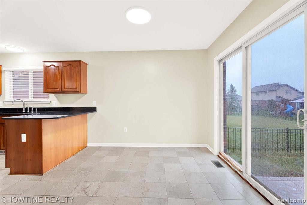42810 Little Road Clinton Township, MI 48036 - Photo 24 of 71
