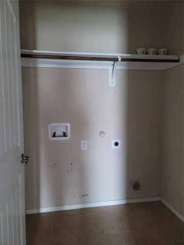 an empty walk in closet