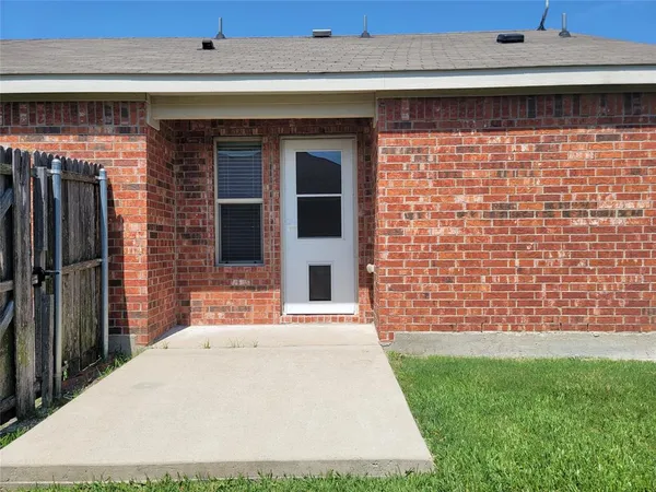 a view of outdoor space yard and porch