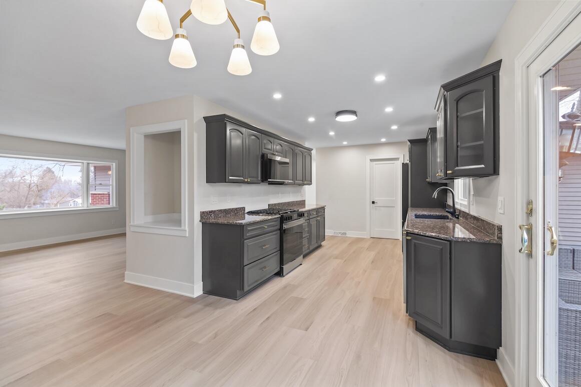 N56W36792 Cherokee Road Oconomowoc, WI 53066 - Photo 11 of 45 N56W36792 Cherokee Rd 31