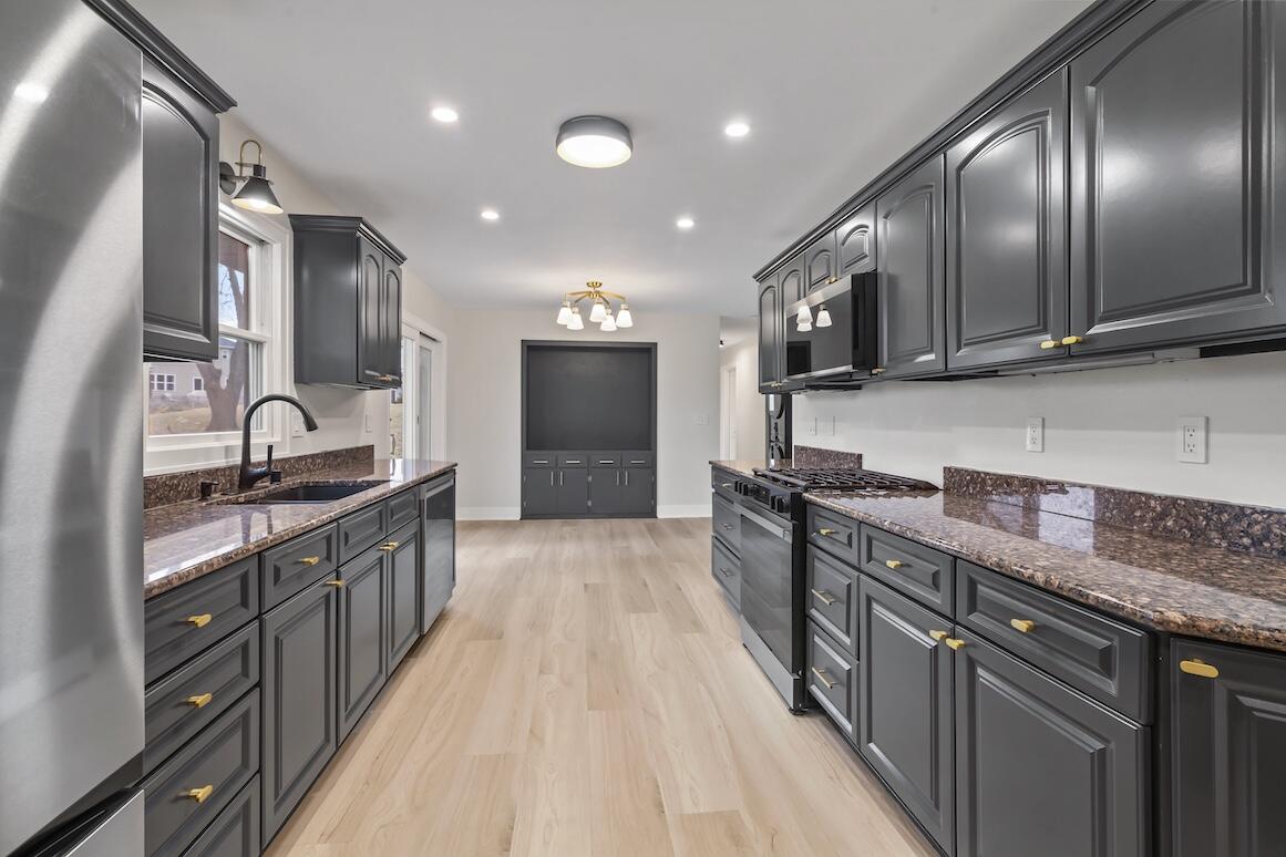 N56W36792 Cherokee Road Oconomowoc, WI 53066 - Photo 13 of 45 N56W36792 Cherokee Rd 34