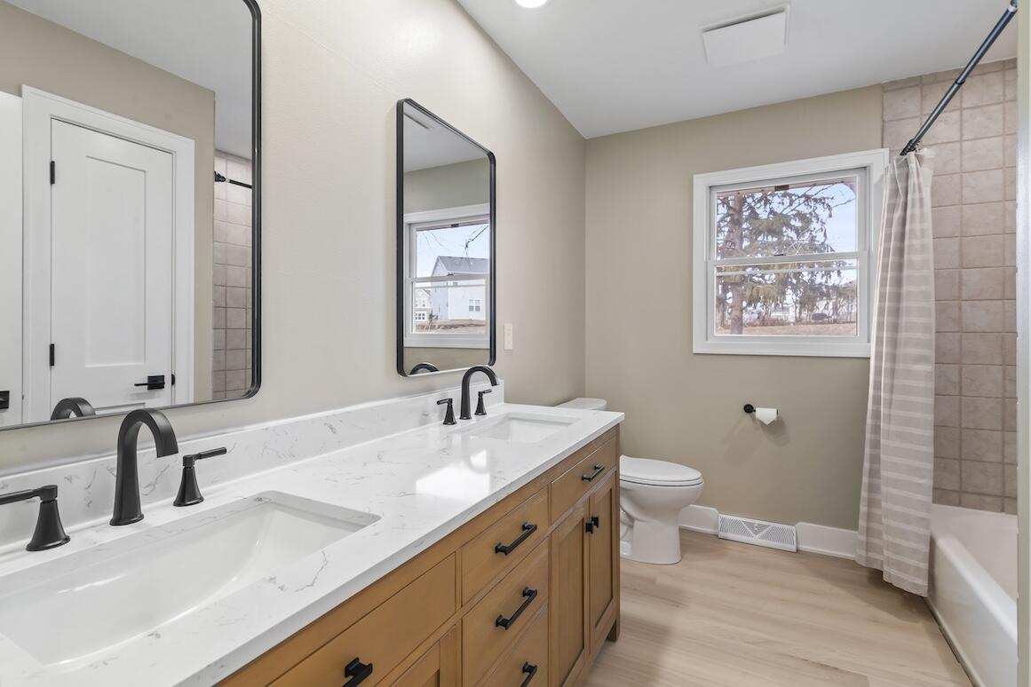 N56W36792 Cherokee Road Oconomowoc, WI 53066 - Photo 18 of 45 N56W36792 Cherokee Rd 21