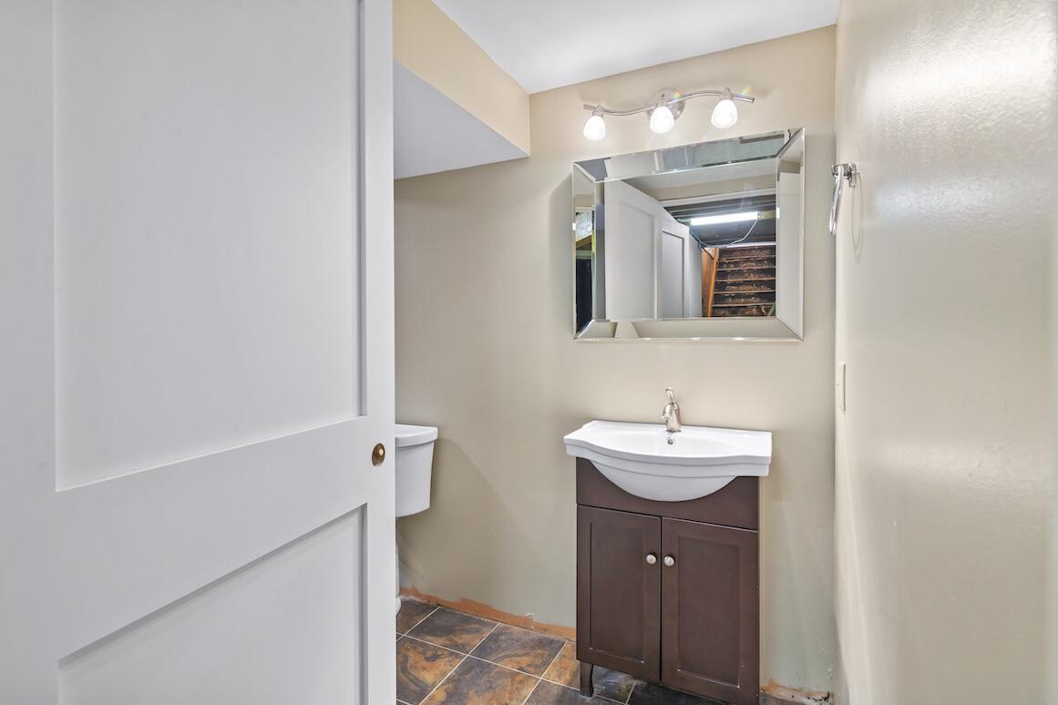 N56W36792 Cherokee Road Oconomowoc, WI 53066 - Photo 36 of 45 N56W36792 Cherokee Rd 37