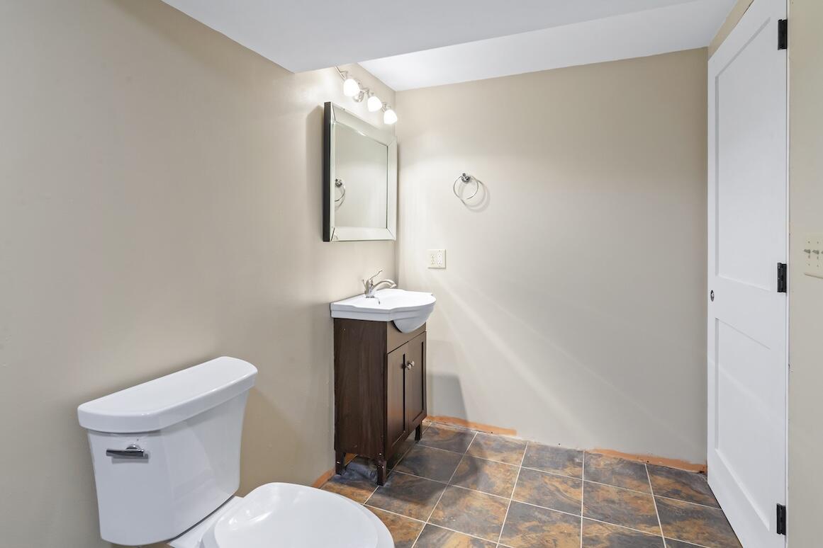 N56W36792 Cherokee Road Oconomowoc, WI 53066 - Photo 37 of 45 N56W36792 Cherokee Rd 39