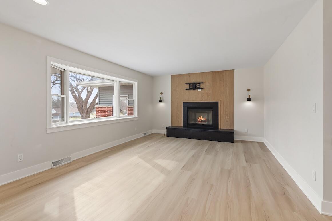 N56W36792 Cherokee Road Oconomowoc, WI 53066 - Photo 4 of 45 N56W36792 Cherokee Rd 24