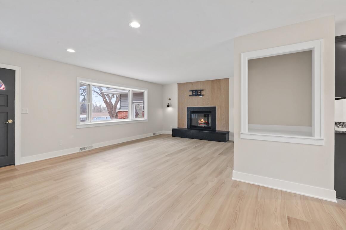 N56W36792 Cherokee Road Oconomowoc, WI 53066 - Photo 7 of 45 N56W36792 Cherokee Rd 29