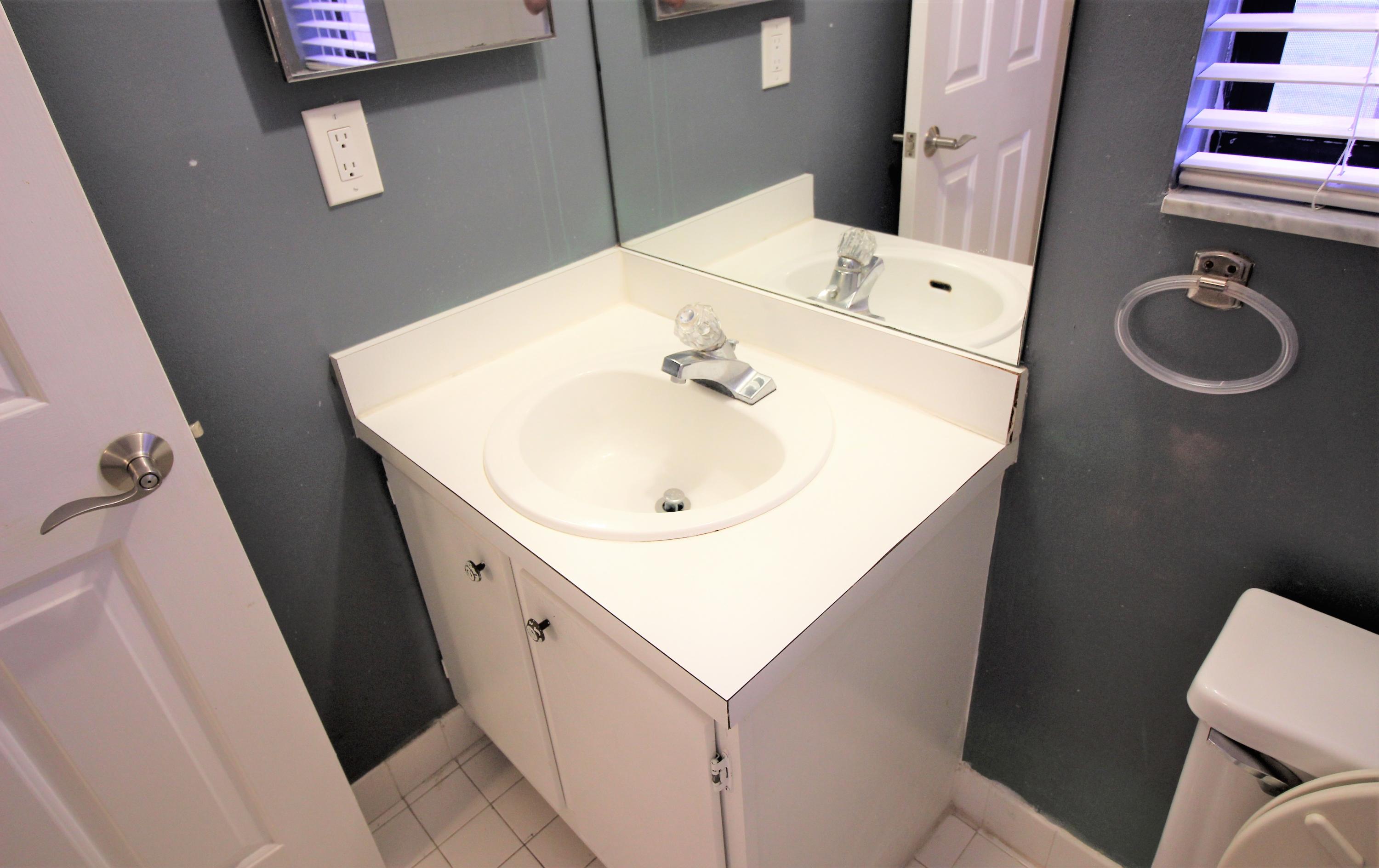 2600 Greenwood Terrace, Unit G101 Boca Raton, FL 33431 - Photo 21 of 28 second bathroom