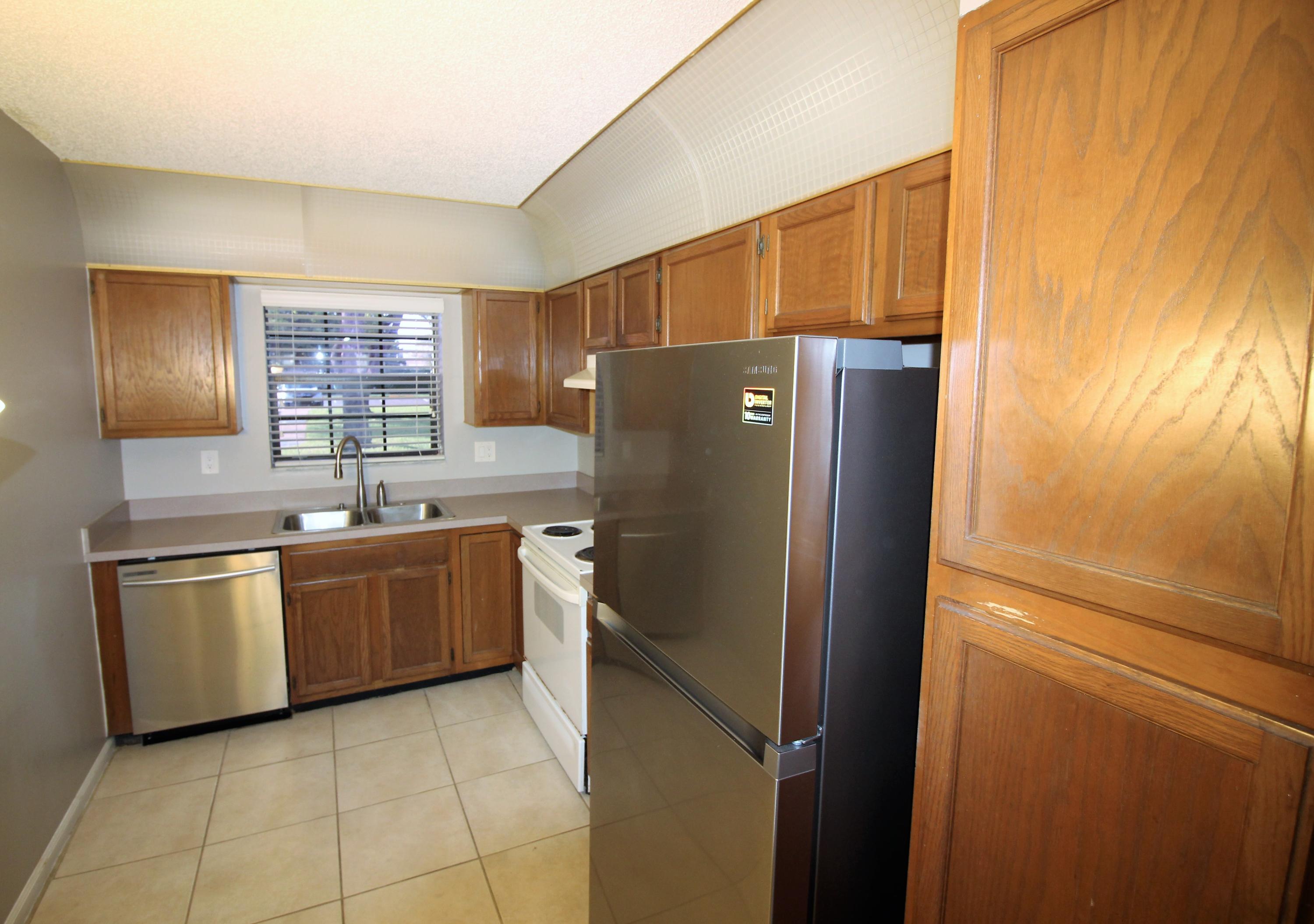 2600 Greenwood Terrace, Unit G101 Boca Raton, FL 33431 - Photo 9 of 28 kitchen