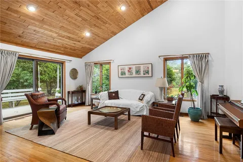 $950,000 | 38 River Run, East Greenwich, RI 02818