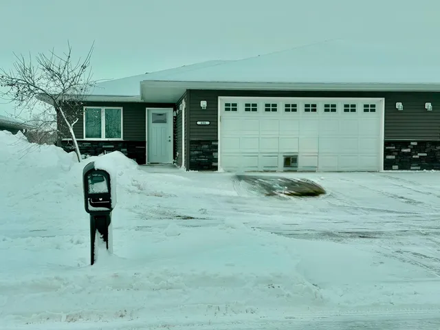 $360,000 | 406 Tee Box Lane Northeast, Stewartville, MN 55976