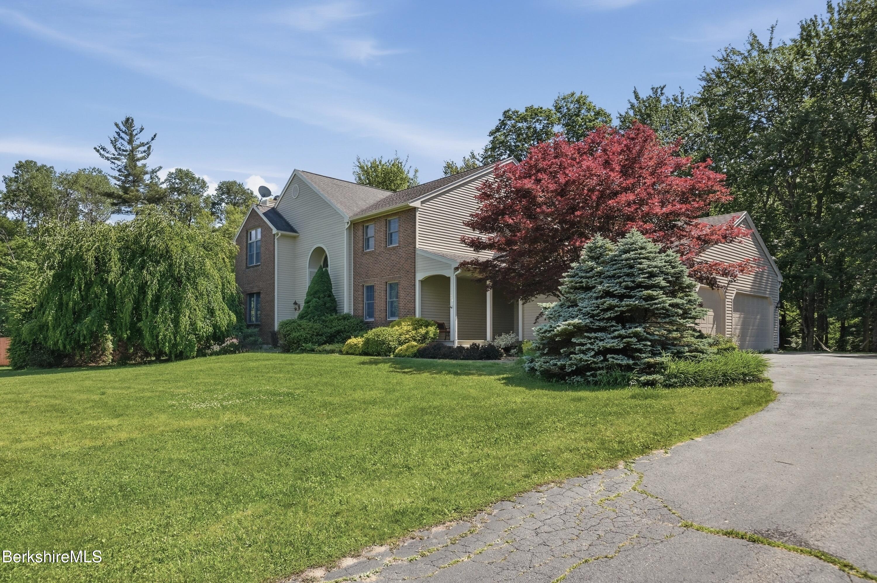 36 Meadow Ridge Drive Pittsfield, MA 01201 - Photo 2 of 54 dsc08658