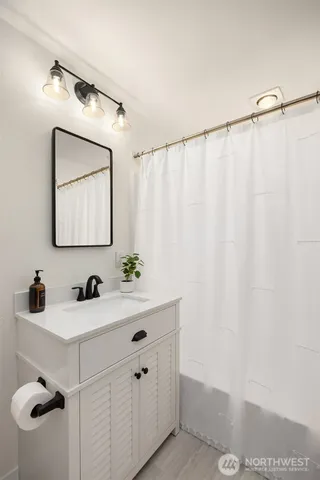 $800,000 | 10825 Brownsville Highway Northeast, Poulsbo, WA 98370