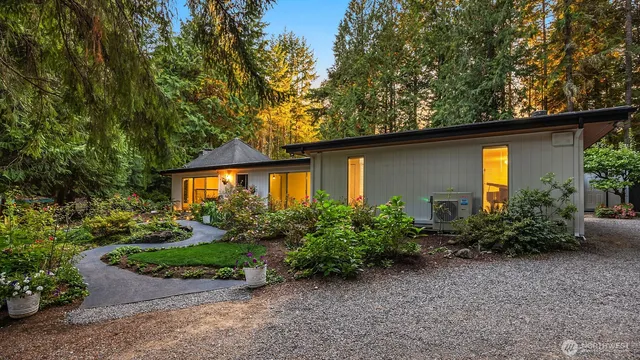 $800,000 | 10825 Brownsville Highway Northeast, Poulsbo, WA 98370