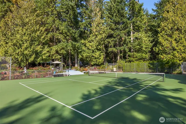 a view of a tennis court