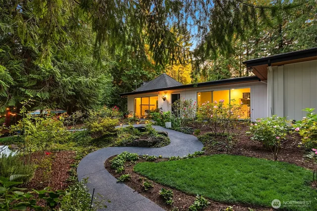 a view of a backyard with garden