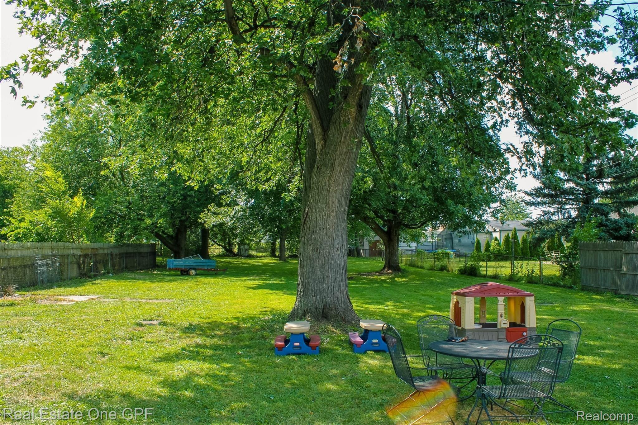 25847 Peter Kaltz Road Warren, MI 48091 - Photo 45 of 54 46 Backyard.jpg