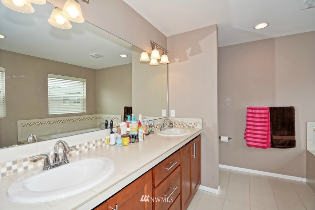 18513 36th Drive Southeast Bothell, WA 98012 - Photo 13 of 23 Gallery Image 13