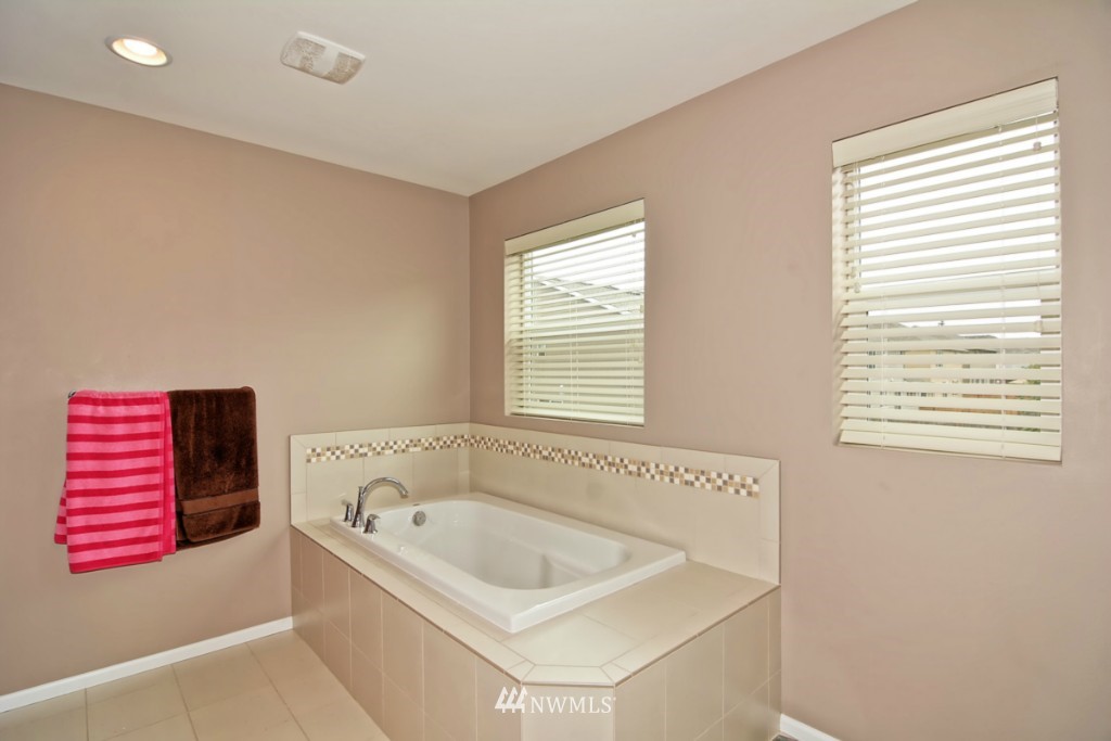 18513 36th Drive Southeast Bothell, WA 98012 - Photo 14 of 23 Gallery Image 14