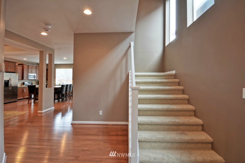 18513 36th Drive Southeast Bothell, WA 98012 - Photo 3 of 23 Gallery Image 3