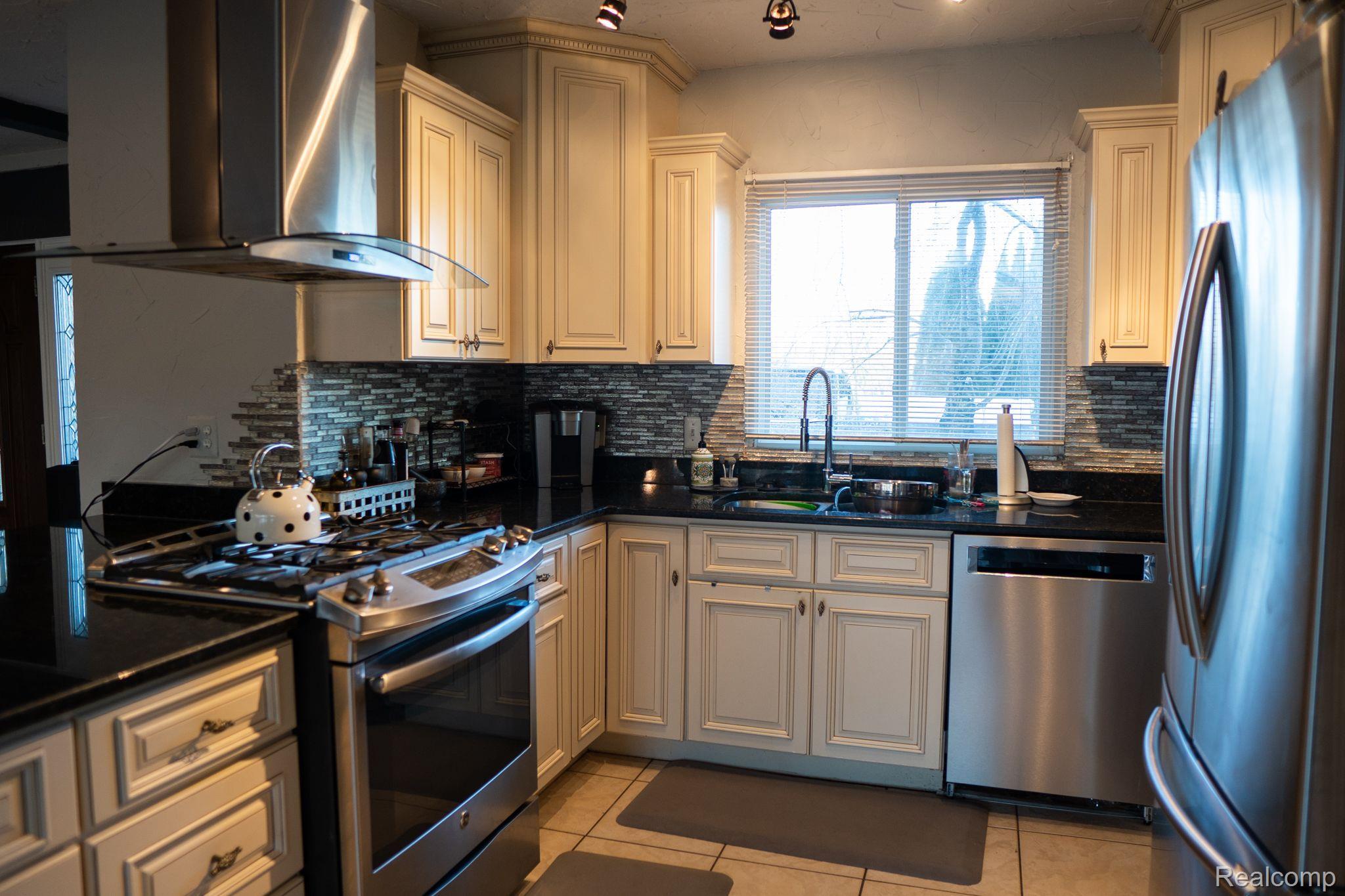 1473 Walton Blvd. Rochester, MI 48309 - Photo 15 of 29