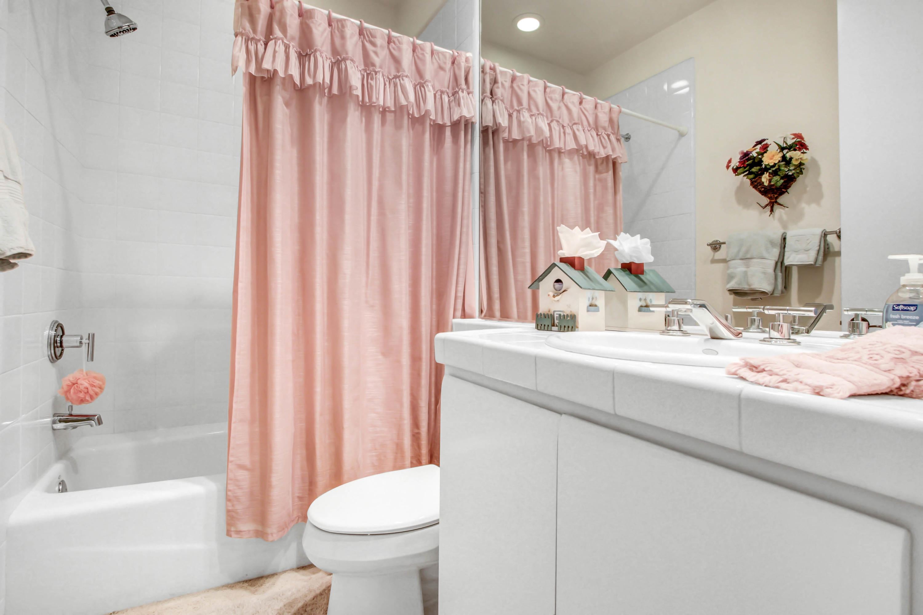 122 Loch Lomond Road Rancho Mirage, CA 92270 - Photo 21 of 34 a bathroom with a sink toilet and shower