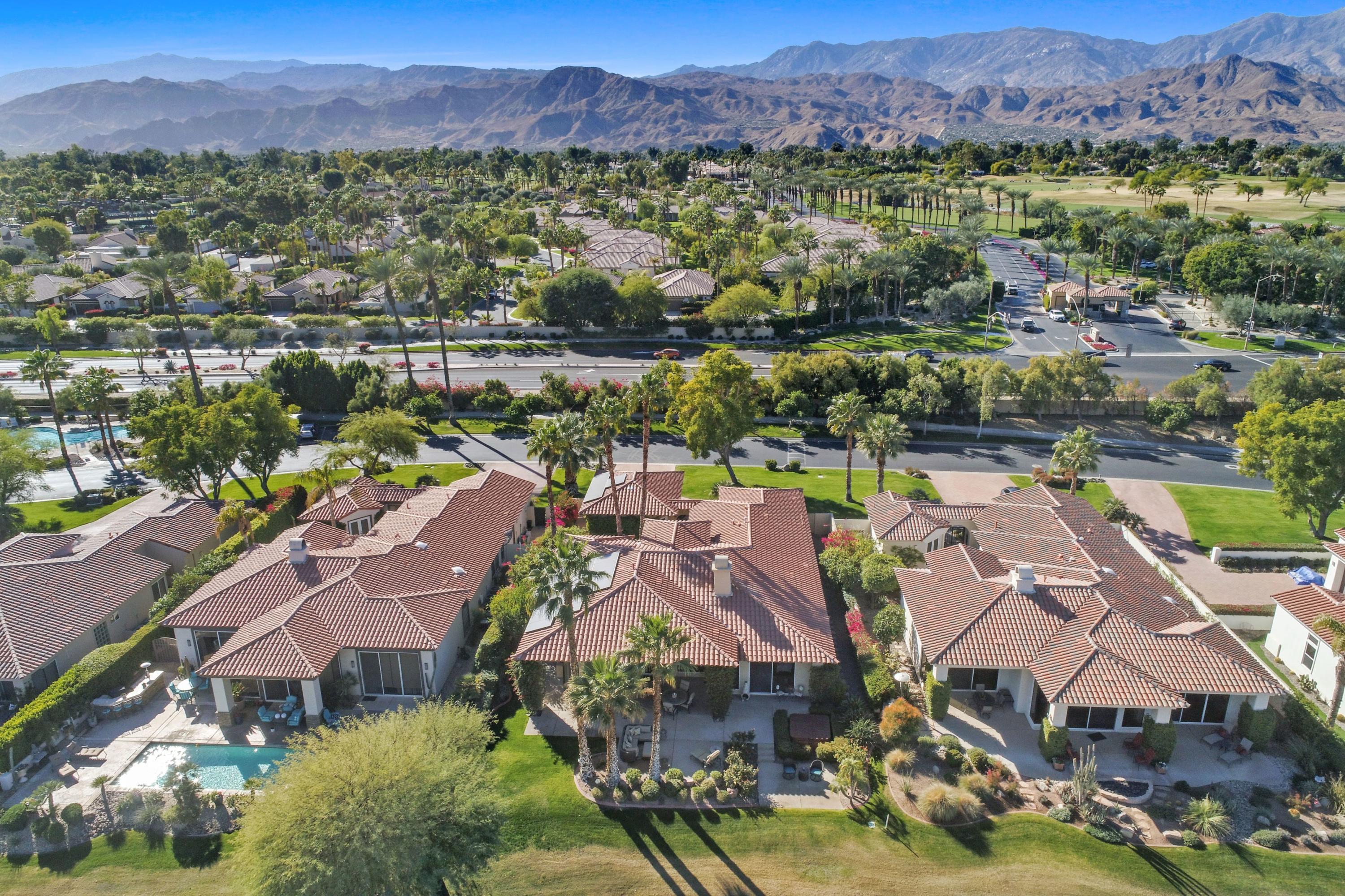 122 Loch Lomond Road Rancho Mirage, CA 92270 - Photo 31 of 34 an aerial view of residential houses and outdoor space