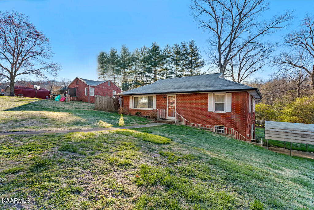 313 Foust Carney Road Powell, TN 37849 - Photo 2 of 27 FstCrny313 (9)