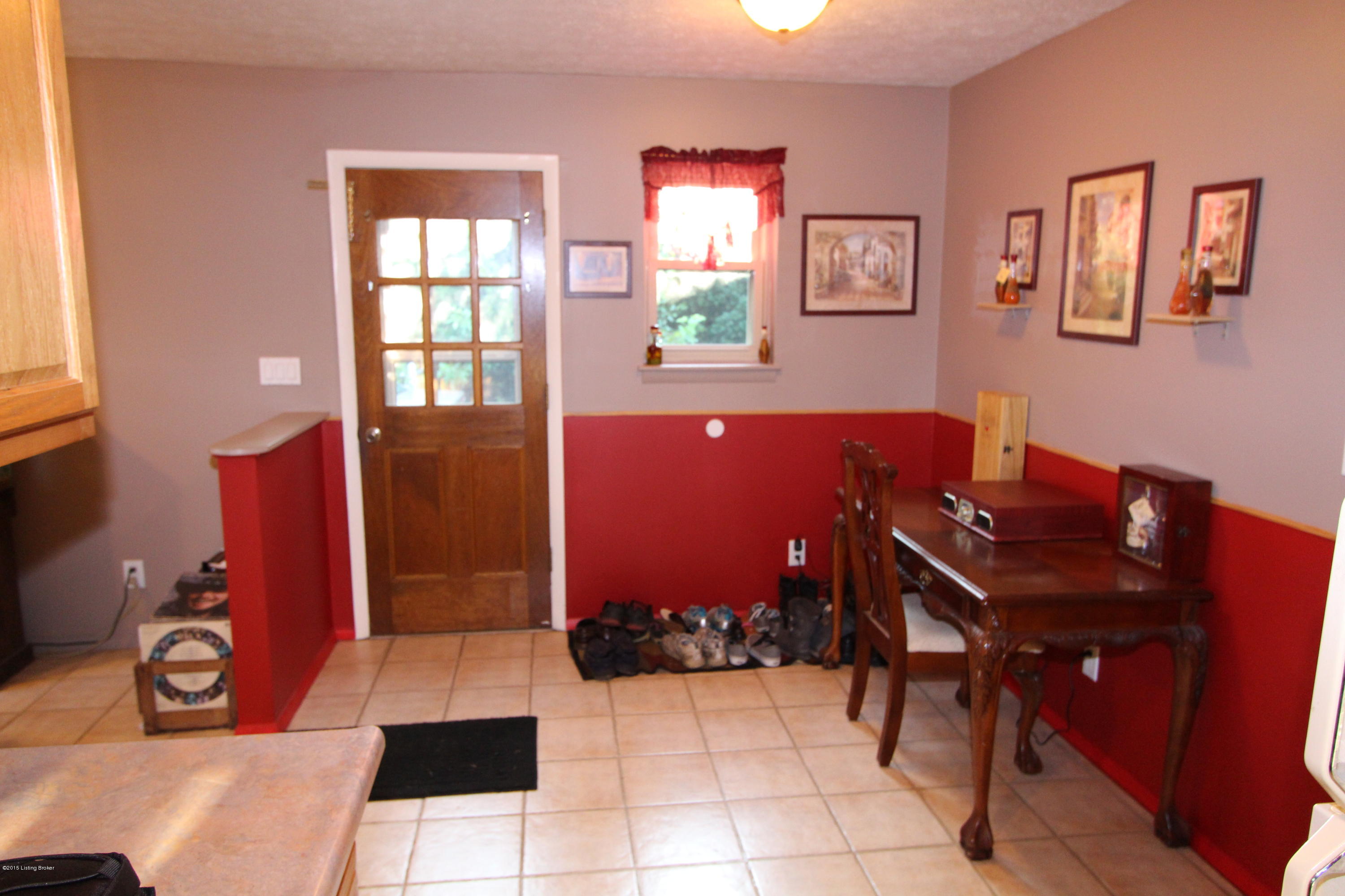 155 West Blue Jay Road Louisville, KY 40229 - Photo 9 of 20 Dining area