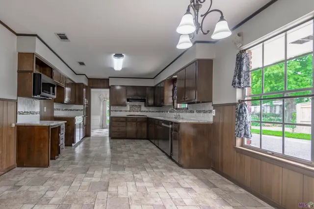 $489,000 | 3616 South Lakeshore Drive, Baton Rouge, LA 70808