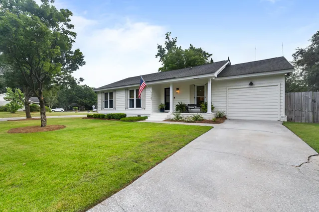 $885,000 | 1107 Port Harbor Court, Mount Pleasant, SC 29464