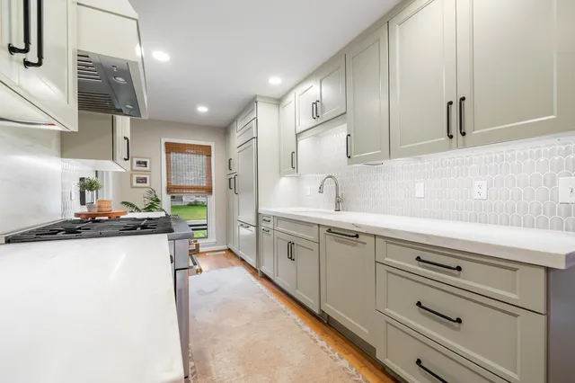 $885,000 | 1107 Port Harbor Court, Mount Pleasant, SC 29464