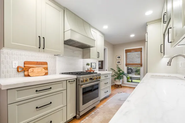 $885,000 | 1107 Port Harbor Court, Mount Pleasant, SC 29464