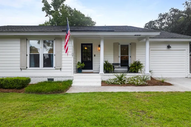 $885,000 | 1107 Port Harbor Court, Mount Pleasant, SC 29464