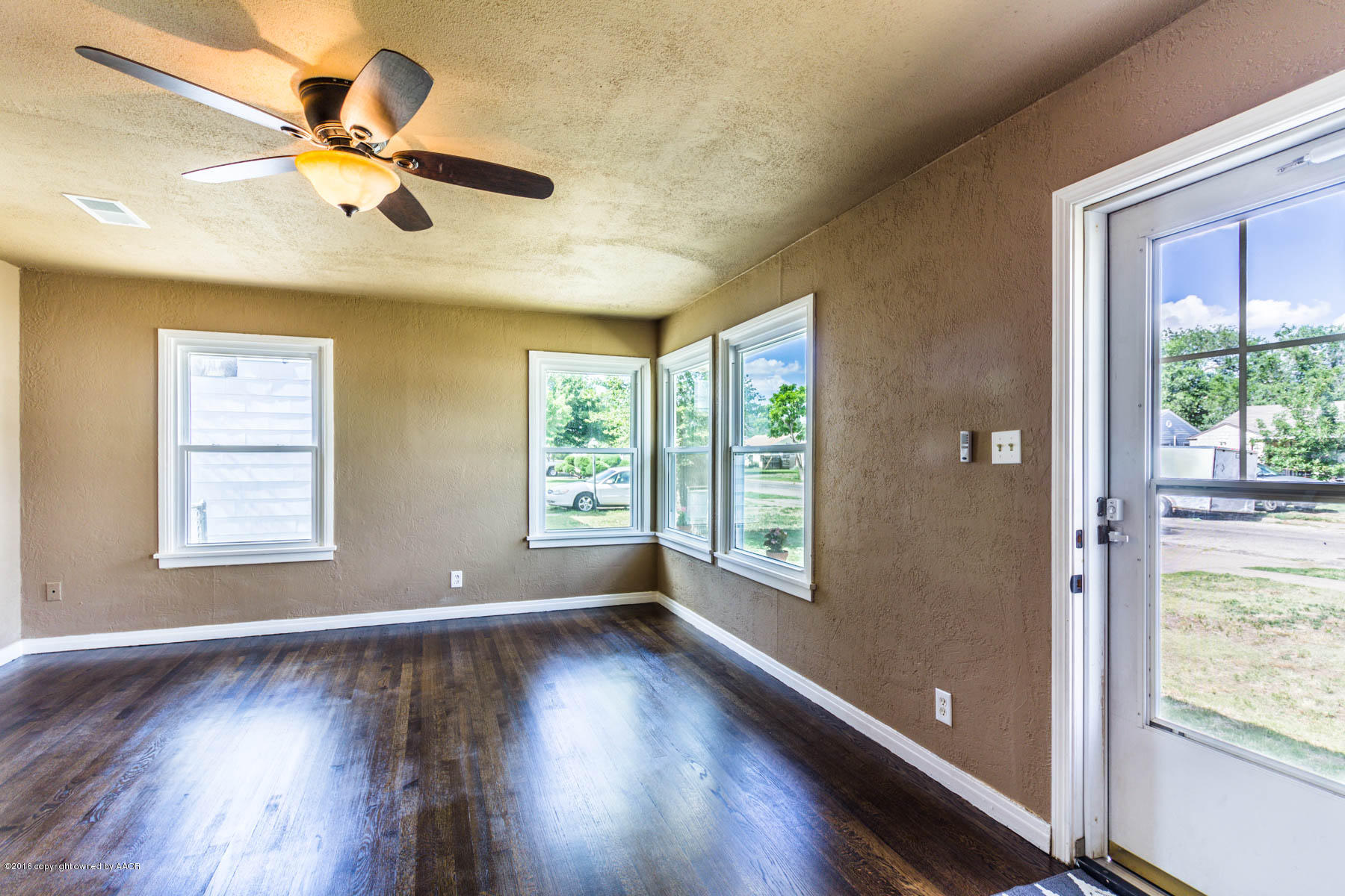 4124 South Hughes Street Amarillo, TX 79110 - Photo 2 of 10 Living Room