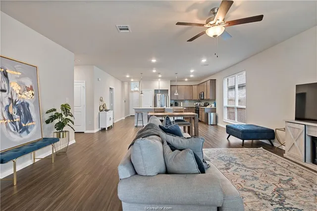 $2,600 | 6221 Southern Cross Drive, College Station, TX 77845