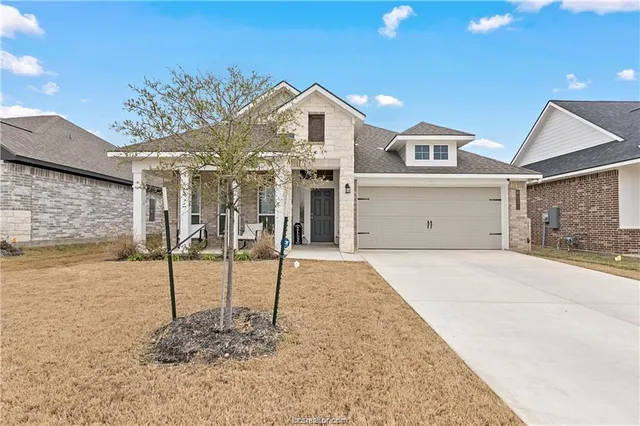 $2,600 | 6221 Southern Cross Drive, College Station, TX 77845