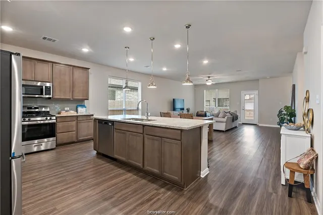 $2,600 | 6221 Southern Cross Drive, College Station, TX 77845