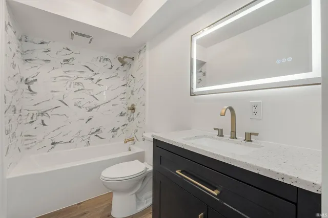 $384,900 | 2145 East 770 South, Wolcottville, IN 46795