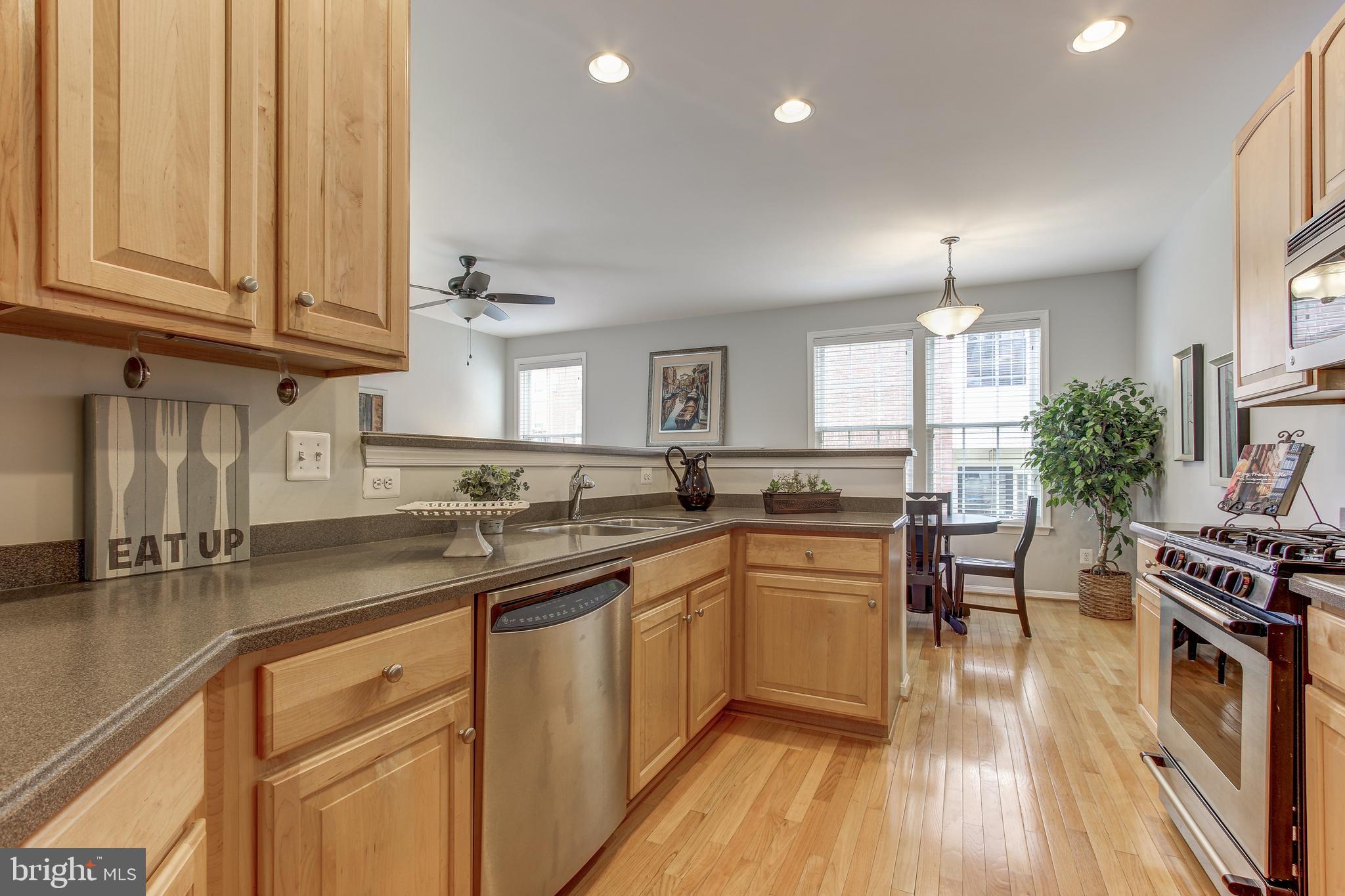 47831 Scotsborough Square Sterling, VA 20165 - Photo 7 of 37