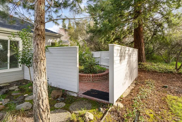 $690,000 | 2322 Lakeview Drive, Santa Rosa, CA 95405