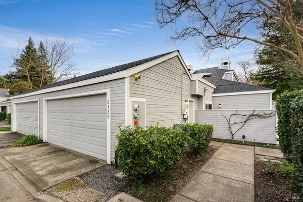 $690,000 | 2322 Lakeview Drive, Santa Rosa, CA 95405