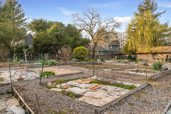 $690,000 | 2322 Lakeview Drive, Santa Rosa, CA 95405