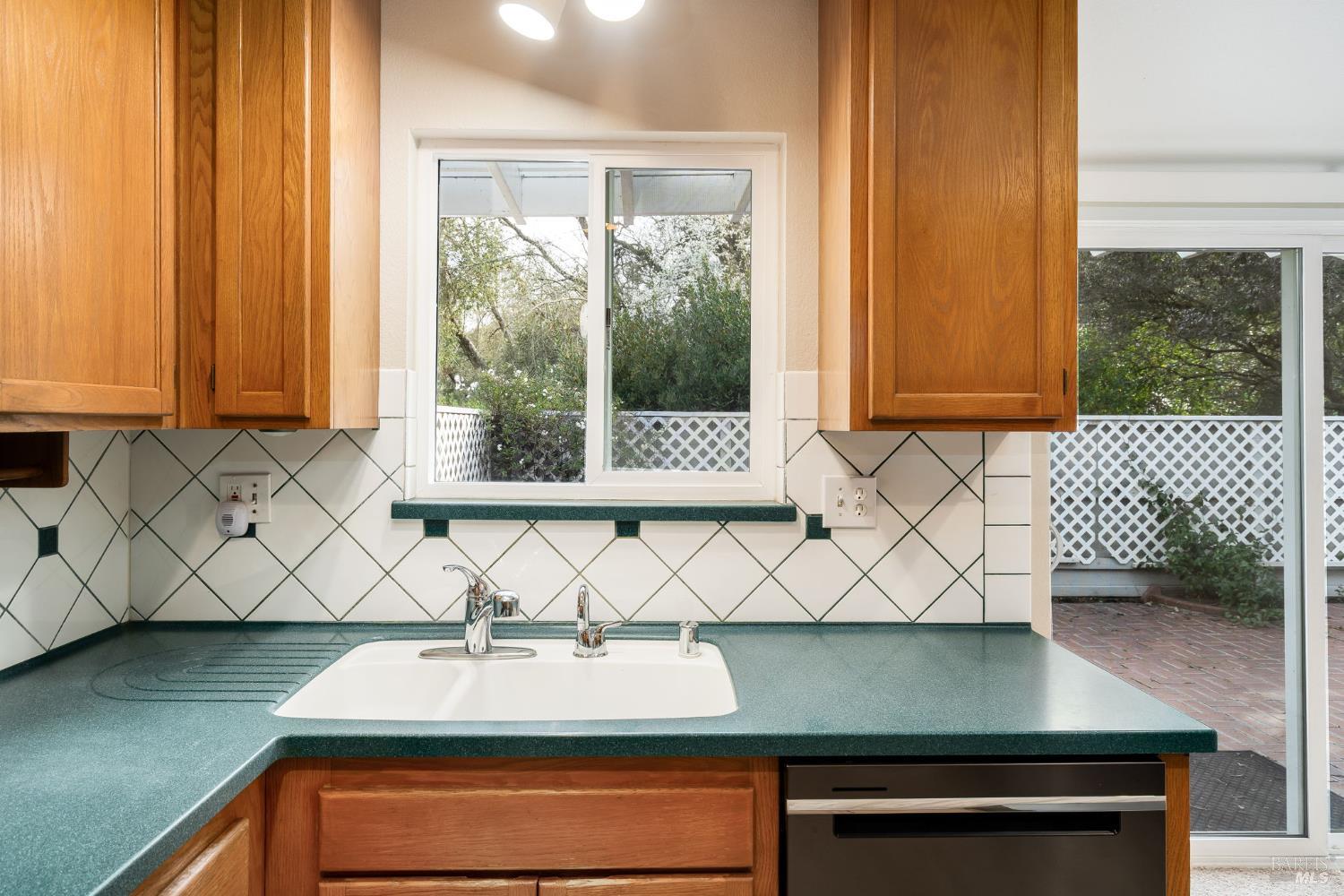 2322 Lakeview Drive Santa Rosa, CA 95405 - Photo 9 of 47