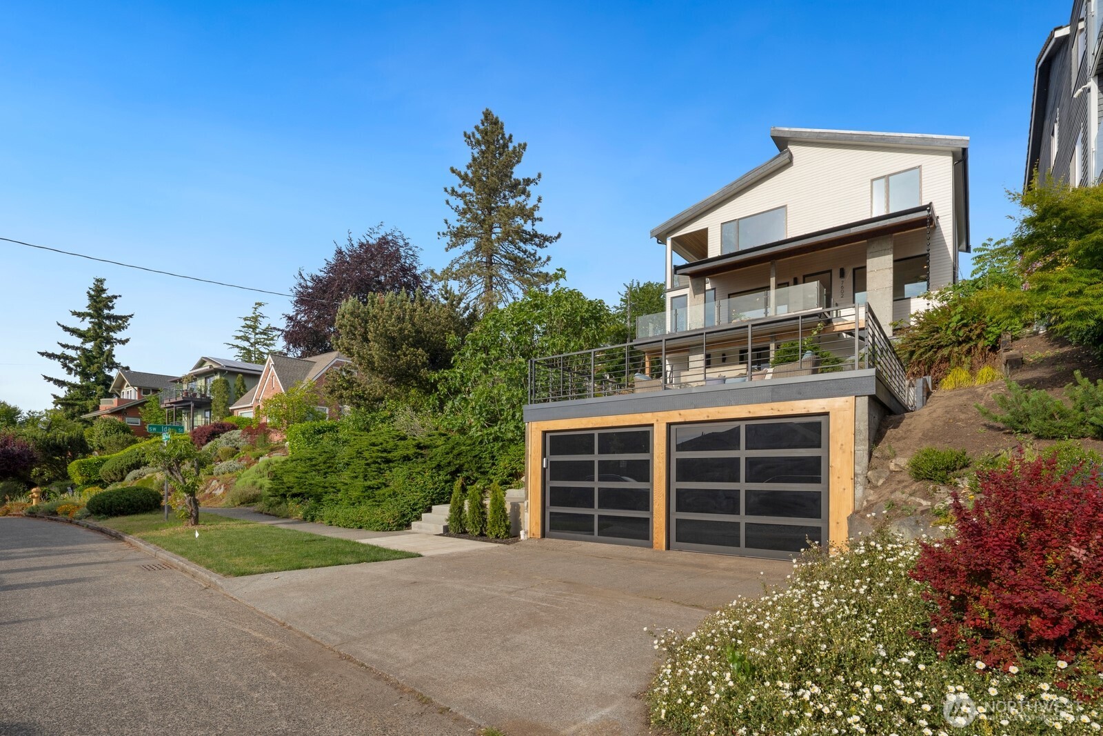 7602 44th Avenue Southwest Seattle, WA 98136 - Photo 3 of 37