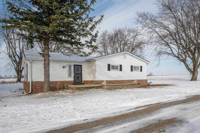 $1 | 5637 North County Road 900 East, Mooreland, IN 47360