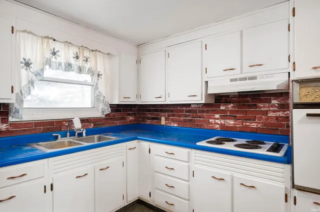 $1 | 5637 North County Road 900 East, Mooreland, IN 47360