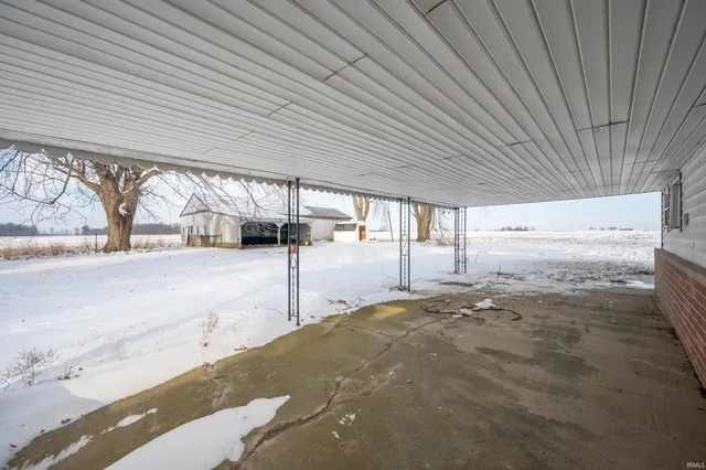 $1 | 5637 North County Road 900 East, Mooreland, IN 47360