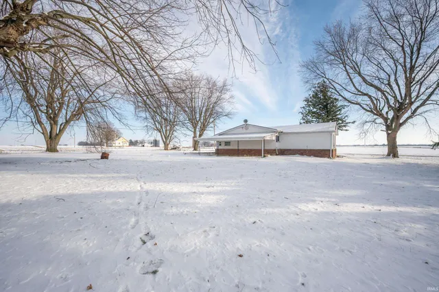$1 | 5637 North County Road 900 East, Mooreland, IN 47360