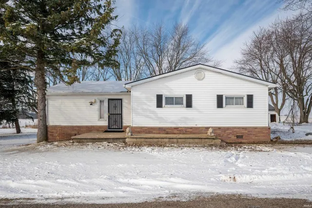$1 | 5637 North County Road 900 East, Mooreland, IN 47360